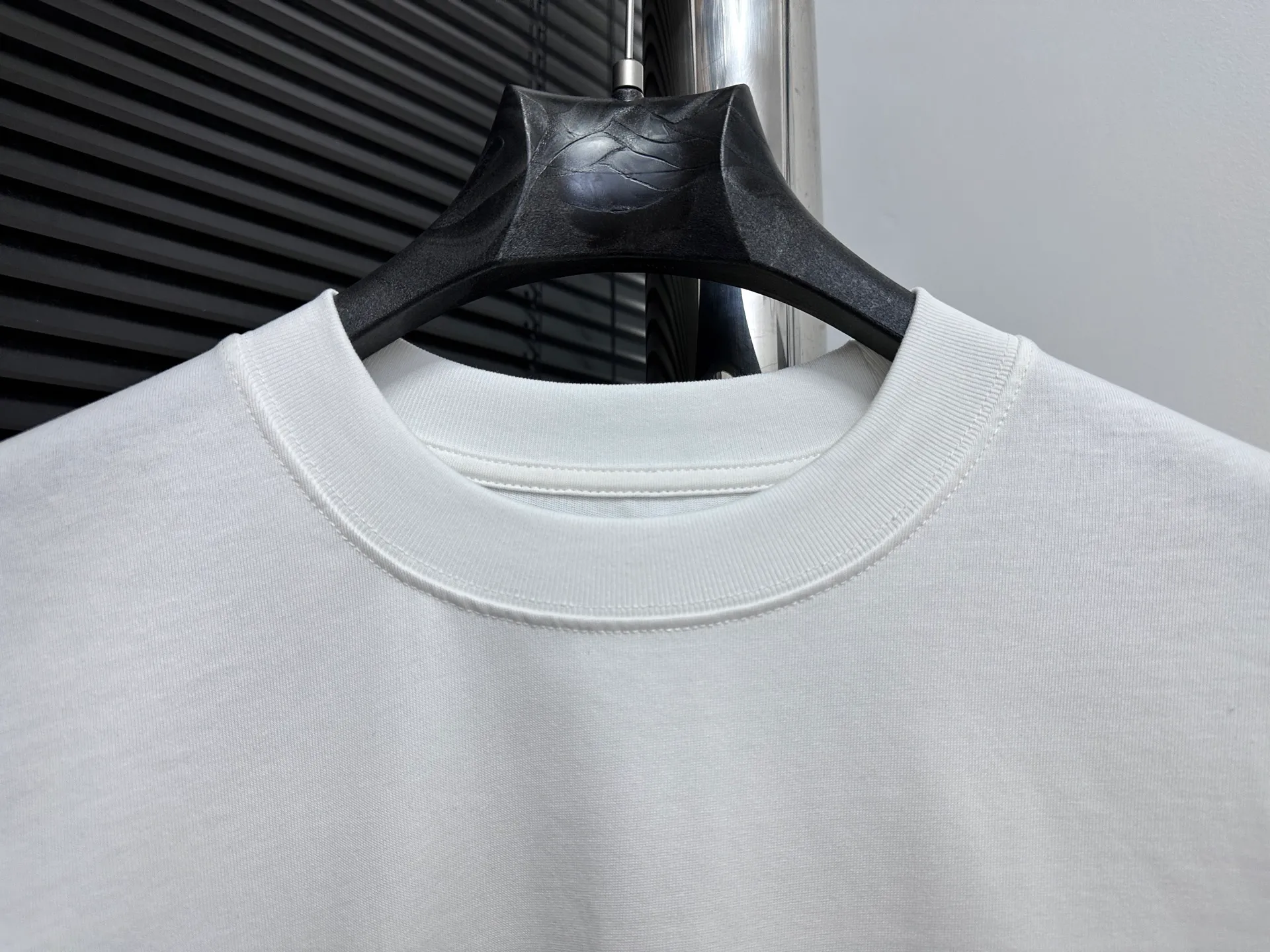 🅿️190 【ChromeHearts】Chrome Hearts 25ss round neck T-shirt Original fabric Official same style Short-sleeved T-shirt Customized 280g vat-dyed fabric Very comfortable to the touch Latest brick cabinet synchronization for spring and summer Fashionable and personalized Super versatile and good-looking Suitable for both men and women A must-have item Tag Collar label Washed wheat Complete with three standards Color: Black White Size: XS-L